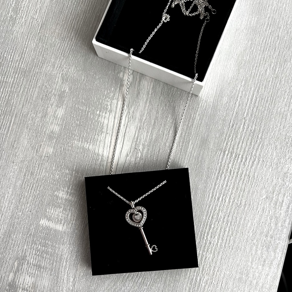 PANDORA Large Sterling Silver 925 Floating Locket Heart Key Necklace. worn once.